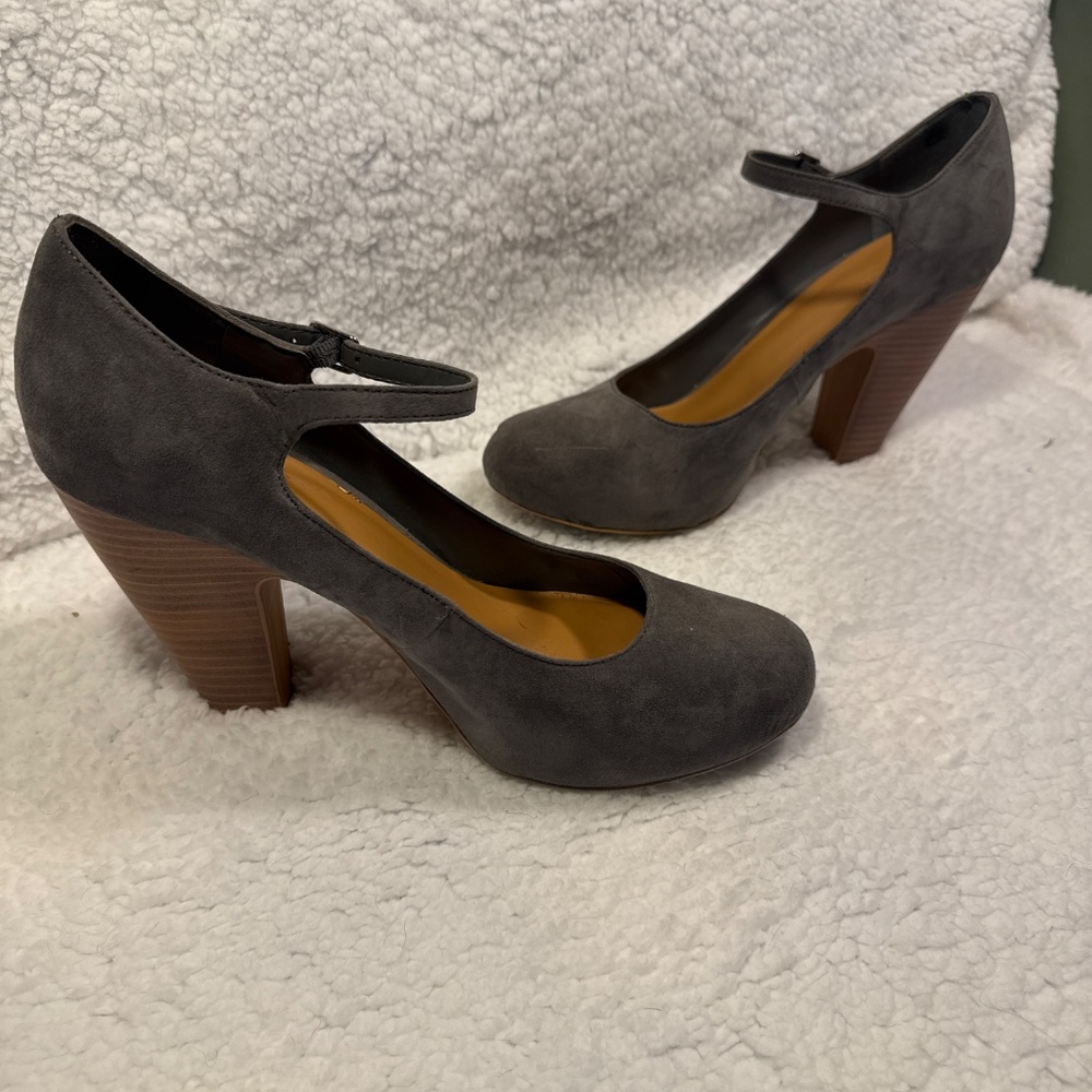 Crown Vintage Suede Heels Size 10